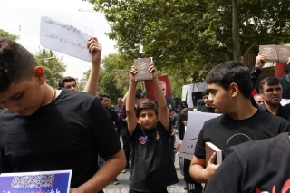 تجمع دانش آموزان مقابل سفارت سوئد در تهران