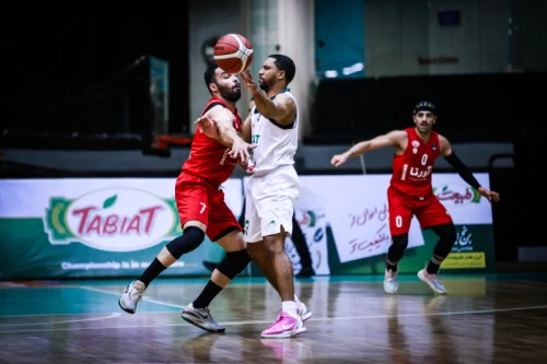دیدار تیم‌های بسکتبال آورتا ساری و طبیعت در لیگ برتر بسکتبال ایران