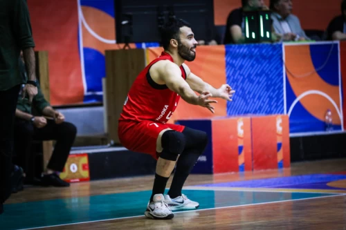 دیدار تیم‌های بسکتبال آورتا ساری و طبیعت در لیگ برتر بسکتبال ایران