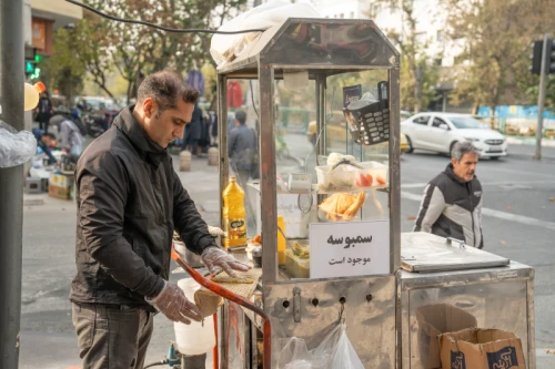 مرد فلافل فروش در تهران
